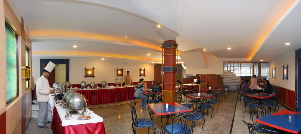 Hotel Arif Castle, ナイニタール エクステリア 写真