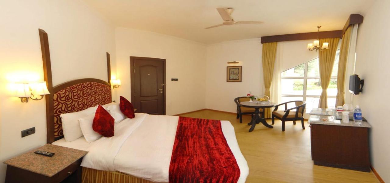 Hotel Arif Castle, ナイニタール エクステリア 写真